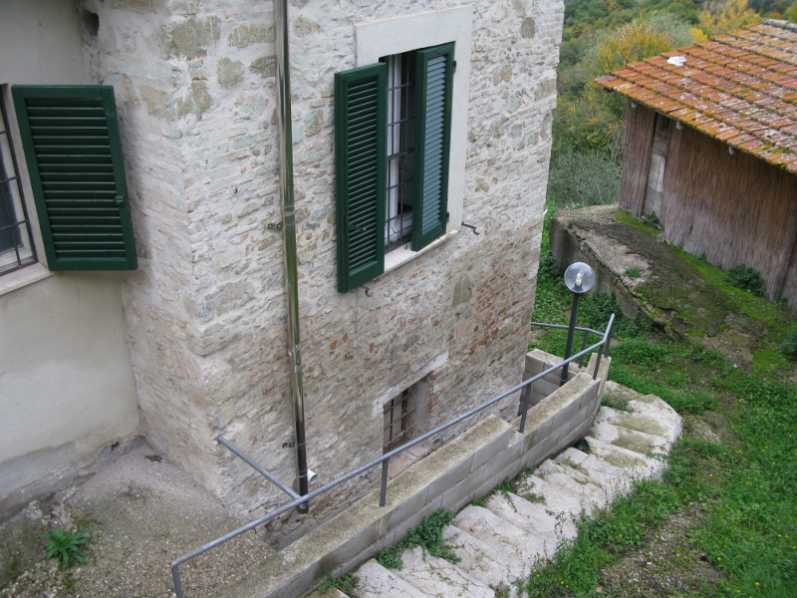 FileCottage Side.jpg The Murder of Meredith Kercher